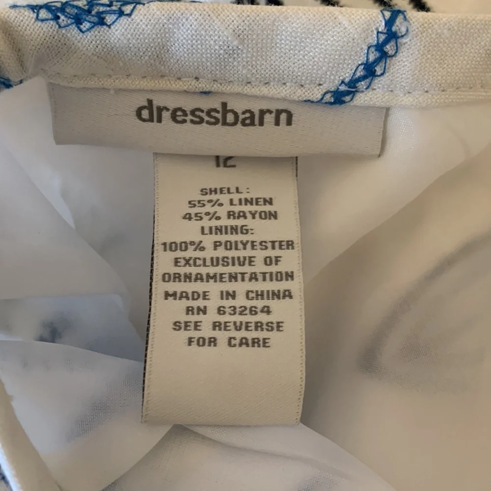 Dress barn lined white skirt in excellent condition with colored flowers - Picture 3 of 5